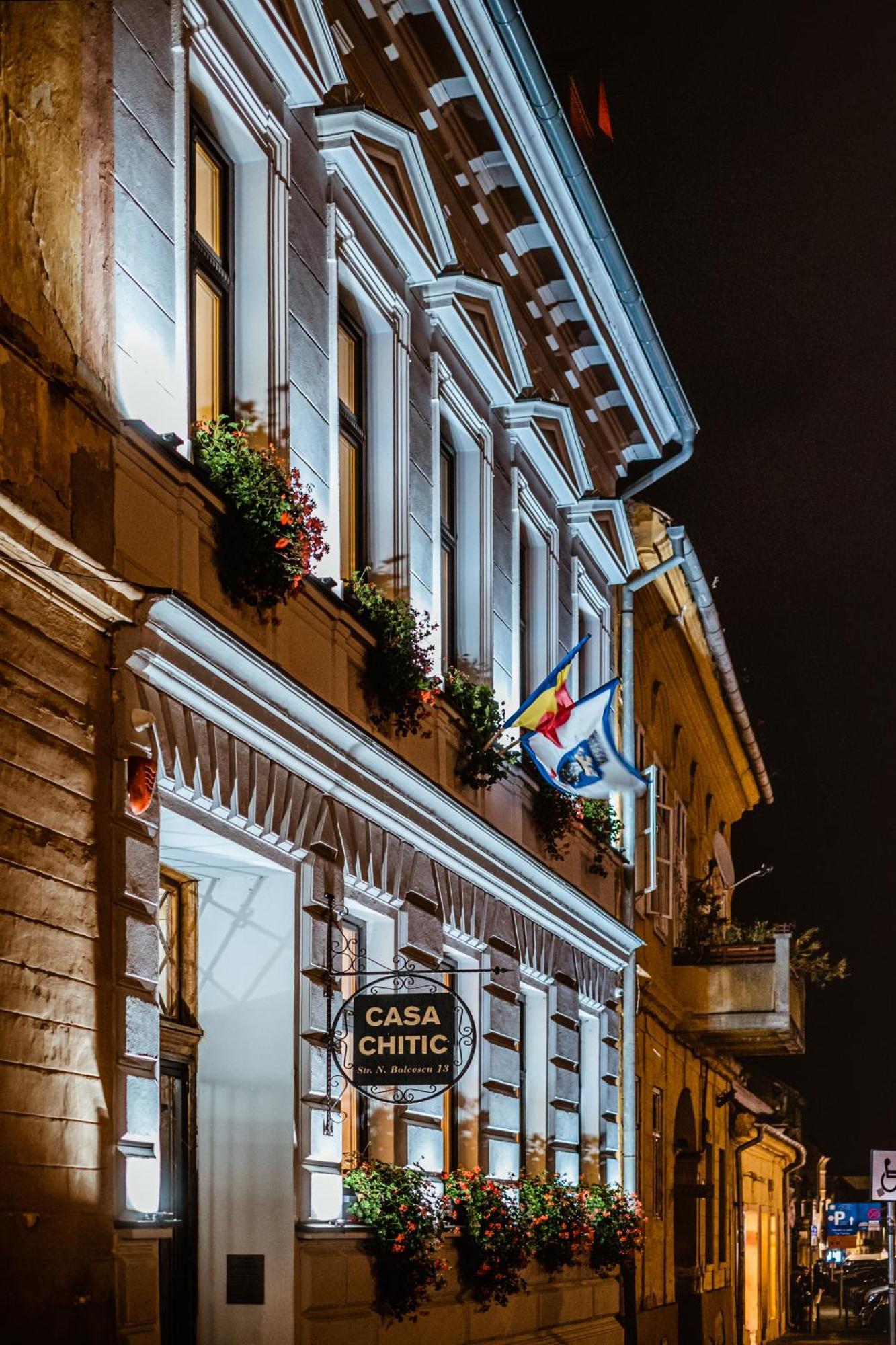 Casa Chitic - Hotel & Restaurant- Str Nicolae Balcescu 13 ブラショフ エクステリア 写真